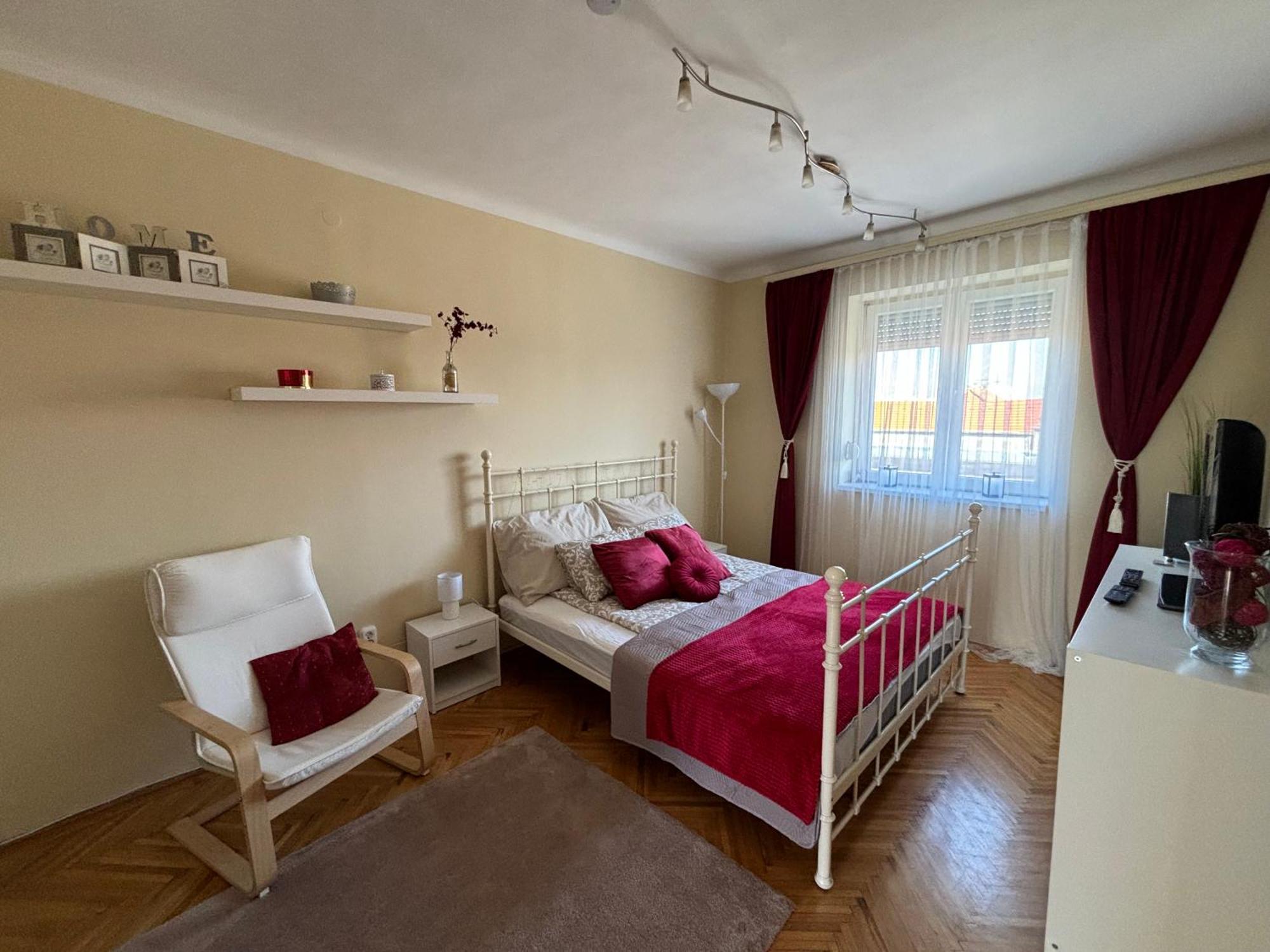 Downtown Hideaway Апартаменти *