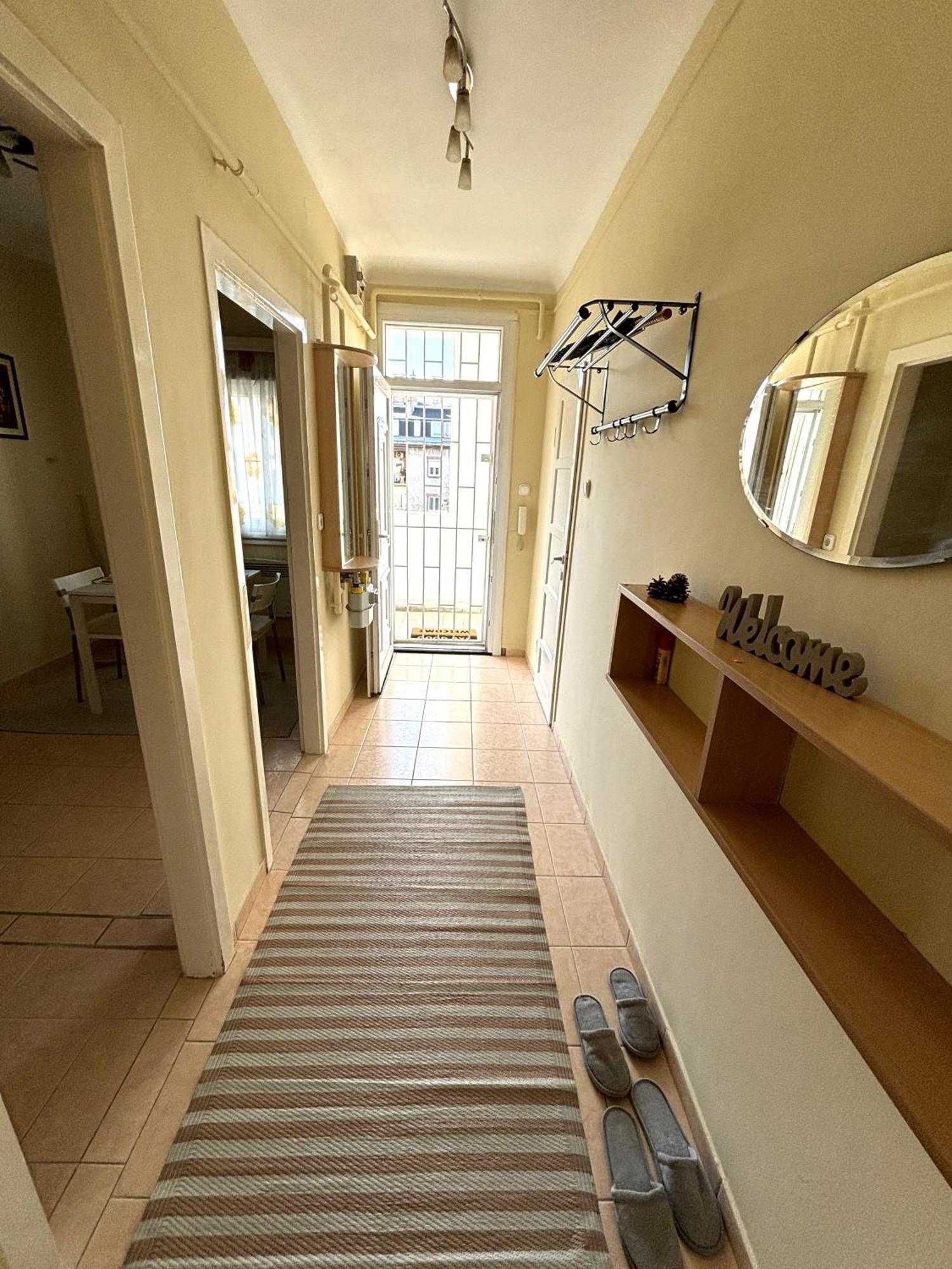 Downtown Hideaway Апартаменти