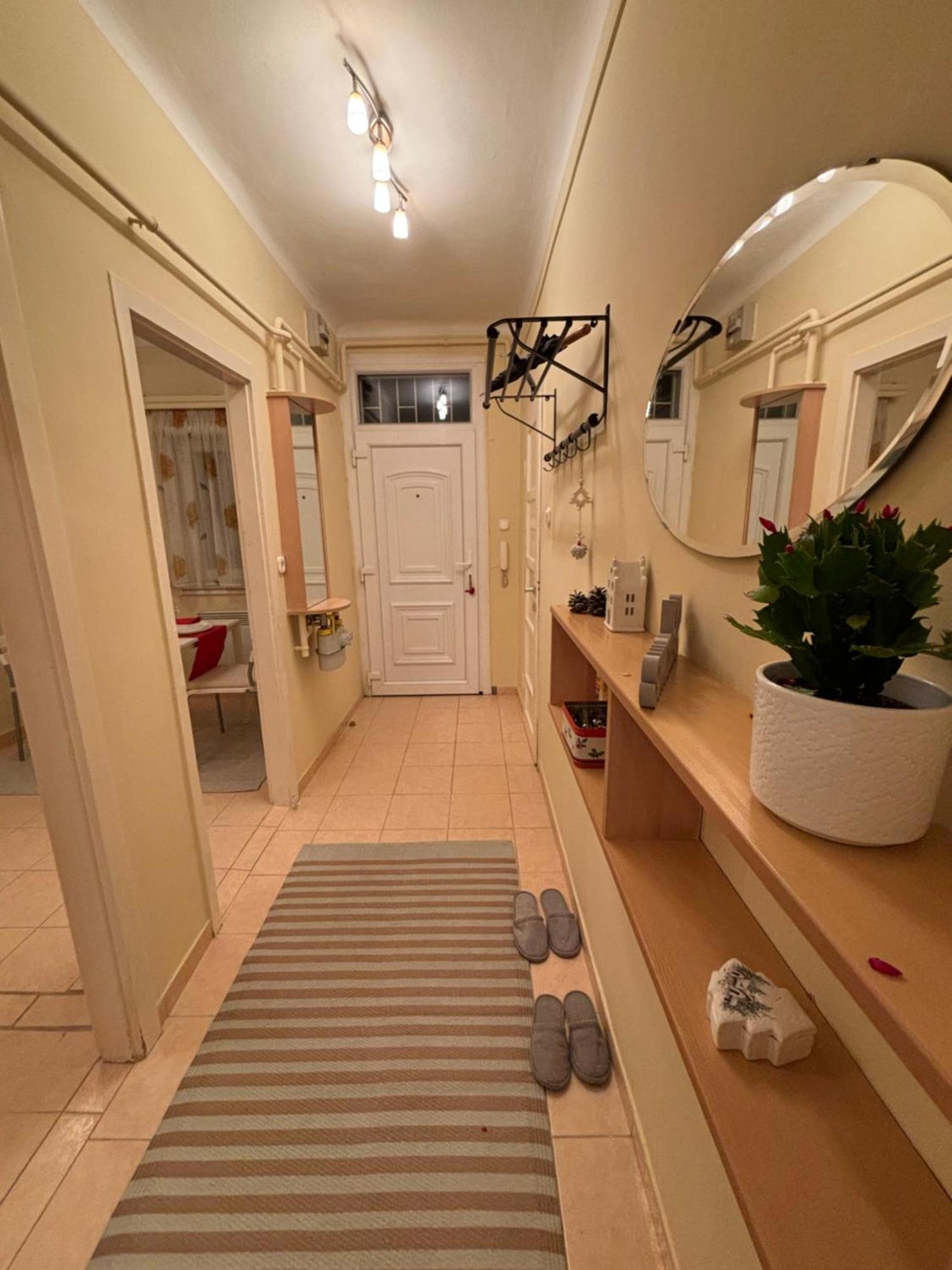 Downtown Hideaway Апартаменти