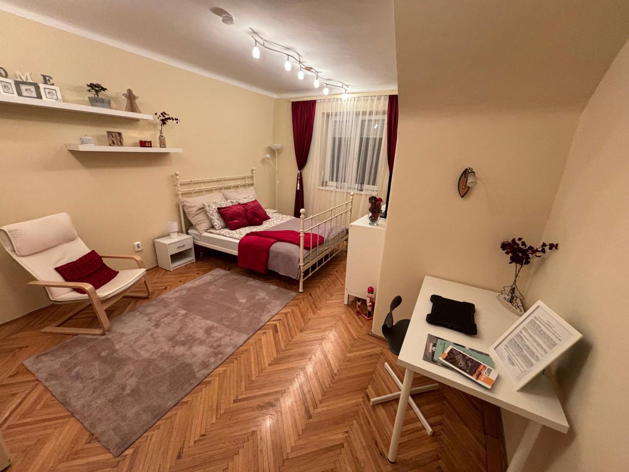 Downtown Hideaway Апартаменти *